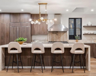 5610 Bellevue Avenue - Photo Thumbnail 5