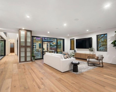 5610 Bellevue Avenue - Photo Thumbnail 17