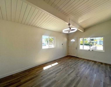 803 N Citrus Avenue - Photo Thumbnail 1