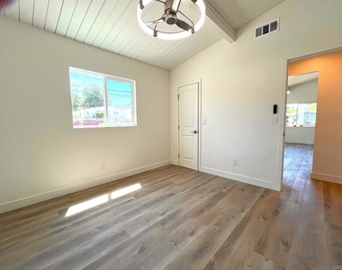 803 N Citrus Avenue - Photo Thumbnail 15