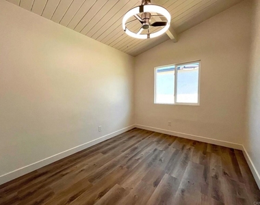 803 N Citrus Avenue - Photo Thumbnail 19