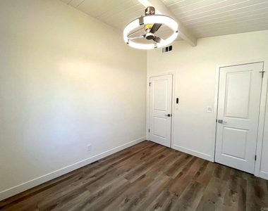 803 N Citrus Avenue - Photo Thumbnail 20