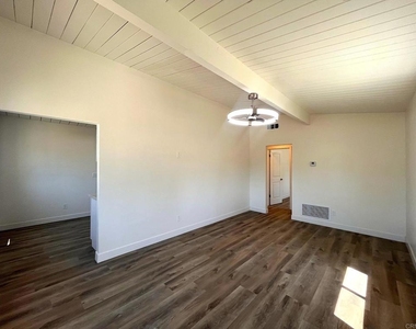 803 N Citrus Avenue - Photo Thumbnail 10