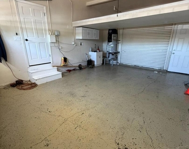 330 Berry Avenue - Photo Thumbnail 9