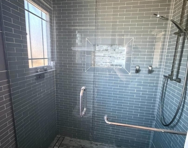 330 Berry Avenue - Photo Thumbnail 8