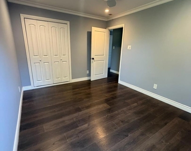 330 Berry Avenue - Photo Thumbnail 4
