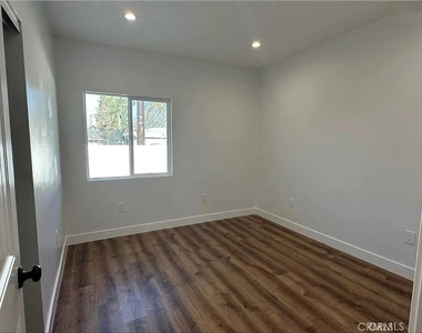 1548 W 7th St - Photo Thumbnail 8