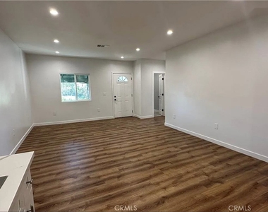 1548 W 7th St - Photo Thumbnail 2