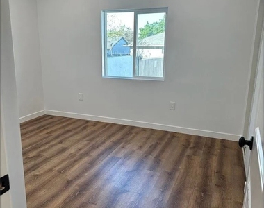 1548 W 7th St - Photo Thumbnail 6