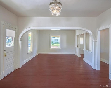3894 Pine Street - Photo Thumbnail 9