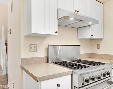 26342 Snowden Avenue - Photo Thumbnail 9
