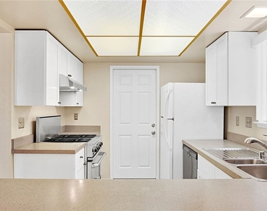 26342 Snowden Avenue - Photo Thumbnail 8