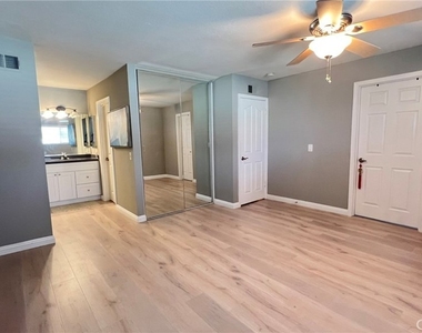 5578 Cajon - Photo Thumbnail 13