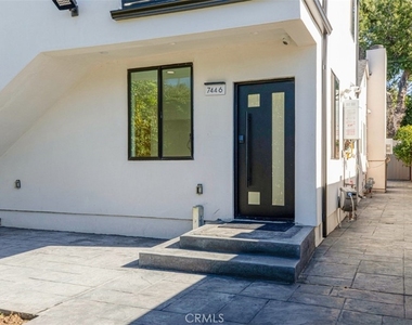 7446 Mammoth Avenue - Photo Thumbnail 3