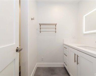 941 W Carson - Photo Thumbnail 13