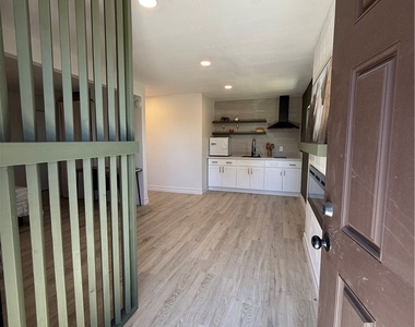 9925 Redwood - Photo Thumbnail 19