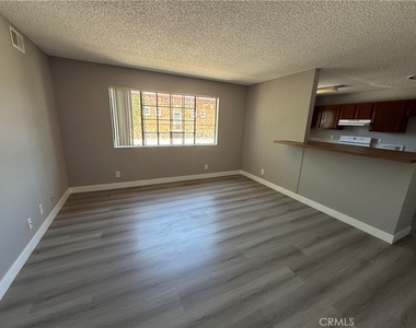 211 Magnolia - Photo Thumbnail 1