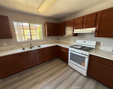 211 Magnolia - Photo Thumbnail 2