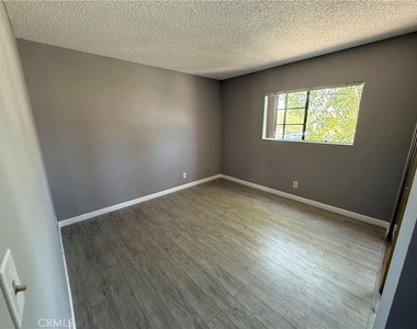 211 Magnolia - Photo Thumbnail 4