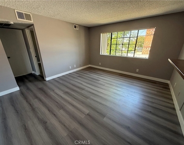 211 Magnolia - Photo Thumbnail 8