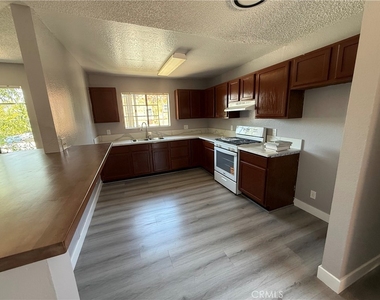211 Magnolia - Photo Thumbnail 5