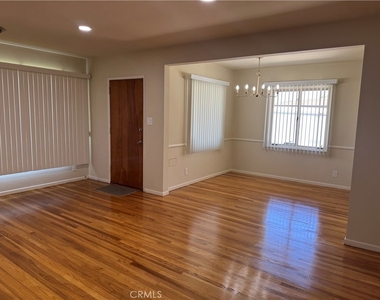 831 W Harvard Place - Photo Thumbnail 5