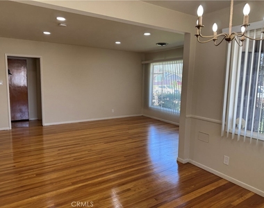 831 W Harvard Place - Photo Thumbnail 7