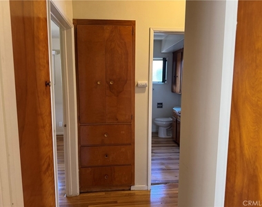 831 W Harvard Place - Photo Thumbnail 13