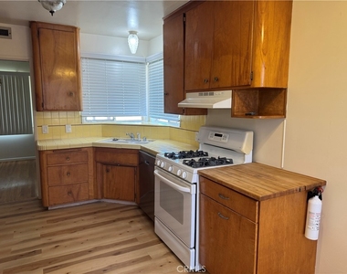 831 W Harvard Place - Photo Thumbnail 8
