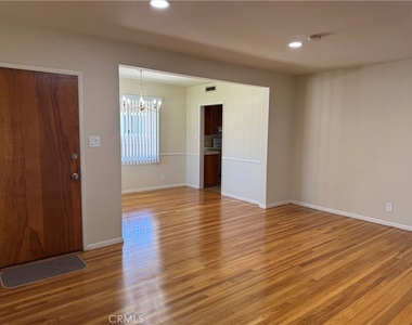 831 W Harvard Place - Photo Thumbnail 4
