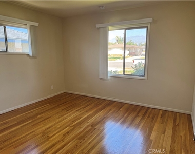 831 W Harvard Place - Photo Thumbnail 14