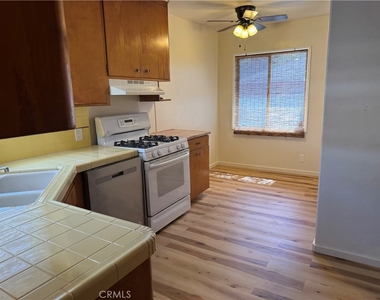 831 W Harvard Place - Photo Thumbnail 9