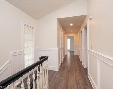 328 W 7th - Photo Thumbnail 18