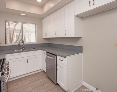 328 W 7th - Photo Thumbnail 9