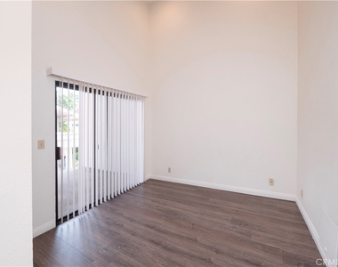 328 W 7th - Photo Thumbnail 21