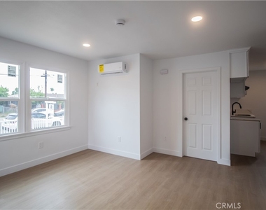 2214 Continental Avenue - Photo Thumbnail 4