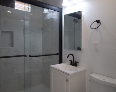 2214 Continental Avenue - Photo Thumbnail 6