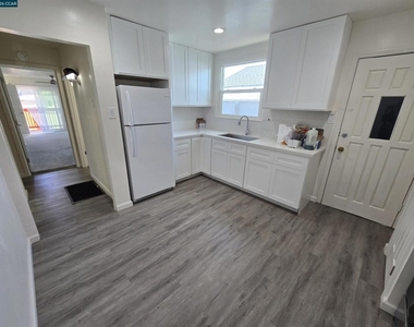 2361 17th St - Photo Thumbnail 3