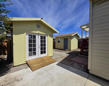 2361 17th St - Photo Thumbnail 7