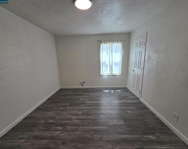 2361 17th St - Photo Thumbnail 2