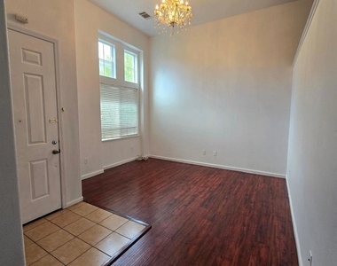223 Santa Barbara St - Photo Thumbnail 1