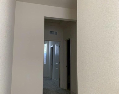 7149 Diamond Ave - Photo Thumbnail 3