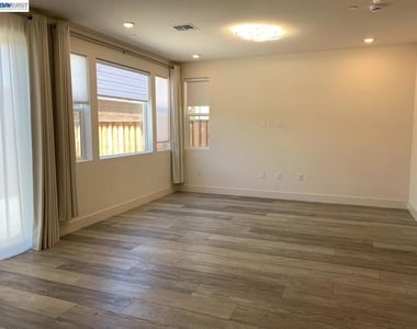 7149 Diamond Ave - Photo Thumbnail 8