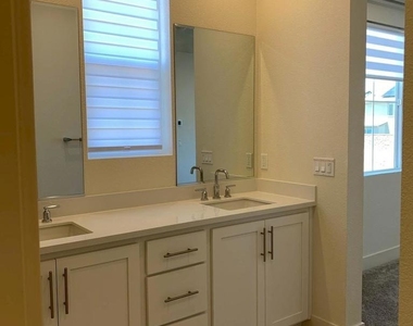 7149 Diamond Ave - Photo Thumbnail 5