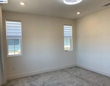 7149 Diamond Ave - Photo Thumbnail 11