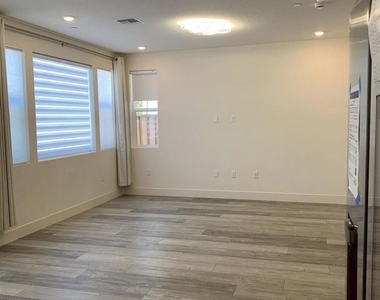 7149 Diamond Ave - Photo Thumbnail 2