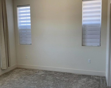 7149 Diamond Ave - Photo Thumbnail 16