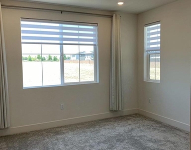 7149 Diamond Ave - Photo Thumbnail 9