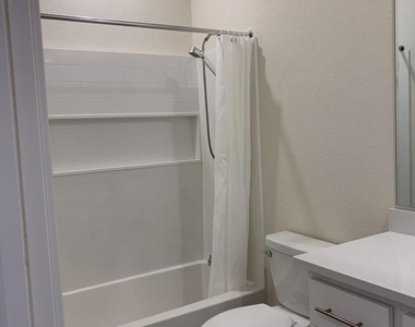 7149 Diamond Ave - Photo Thumbnail 4