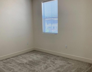 7149 Diamond Ave - Photo Thumbnail 14